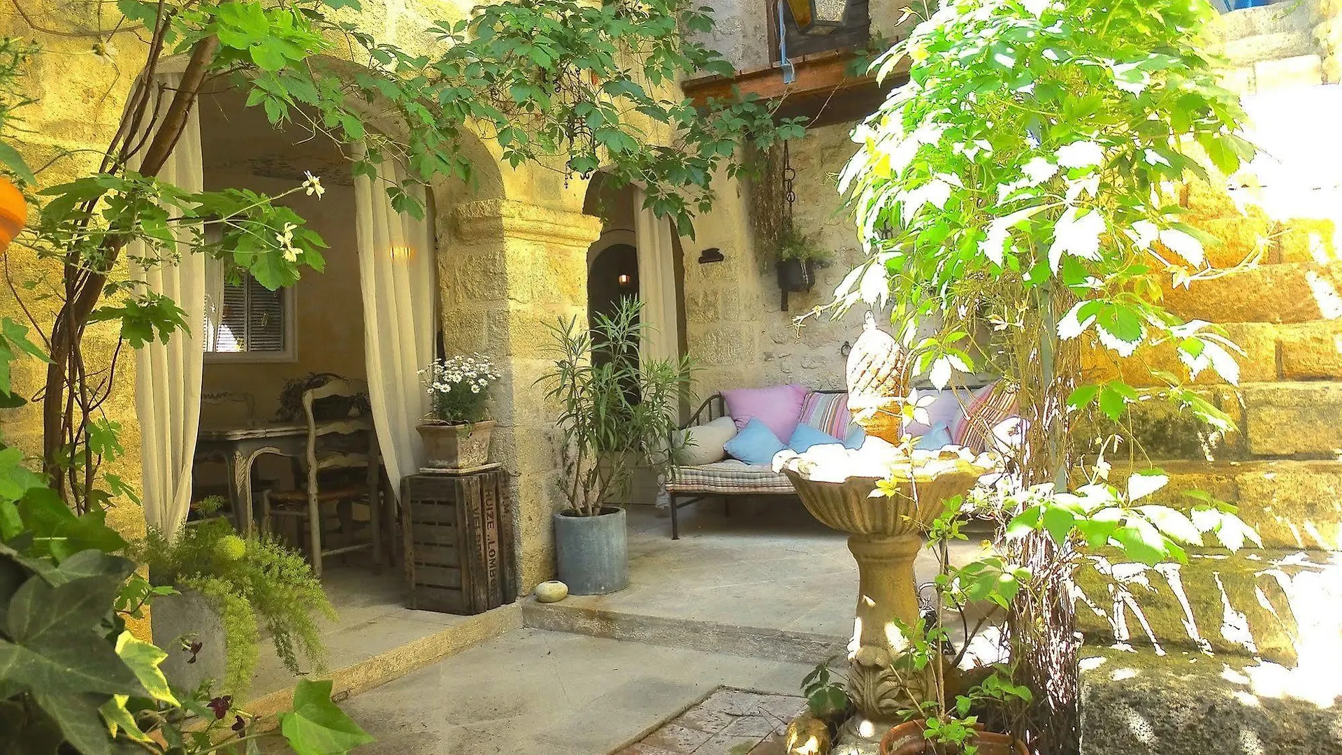 Un Patio En Luberon Bed & Breakfast Ansouis